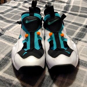 Nike Air Scream LWP Turquoise Gold like new size 9.5 comes with new strings